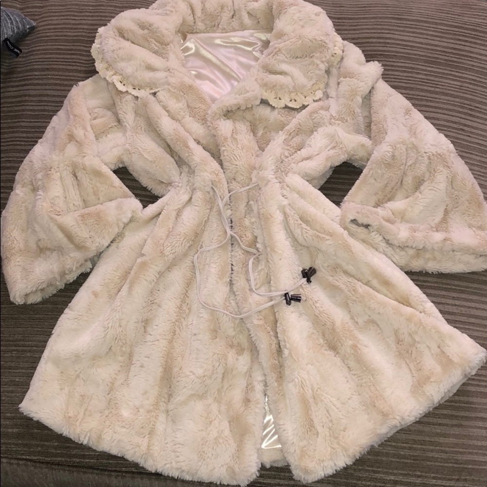 Faux fur coat 🧥 from Korea